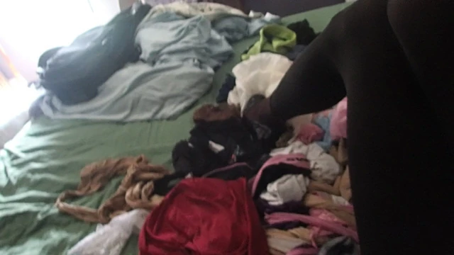 Sissy CD Sara cums on her nylon legs