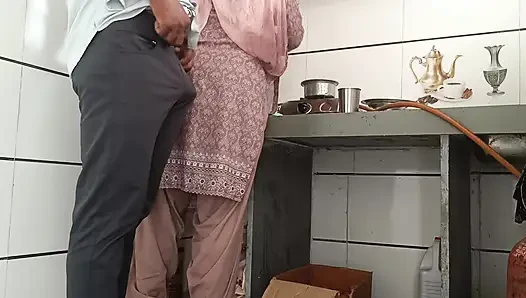 Rasoi mein bhabhi ji ke sath masti