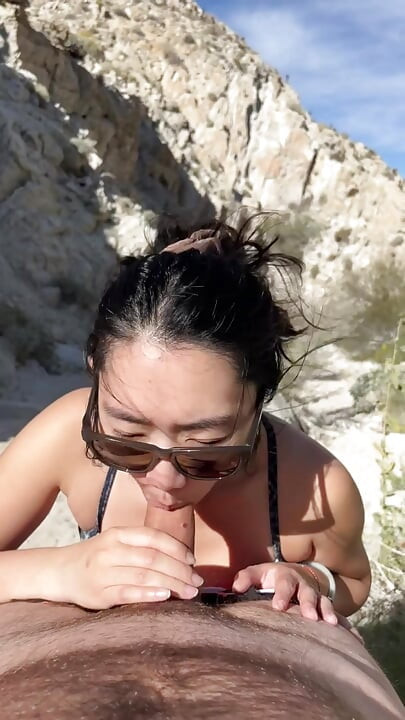 OUTDOOR blowjob while hiking in the desert - AMATEUR WMAF - Cum in Mouth PUBLIC BJ Swallow