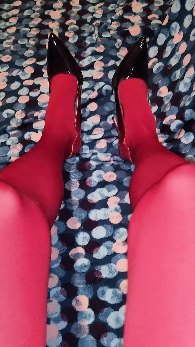 Burlas en mi pantimedias rojas