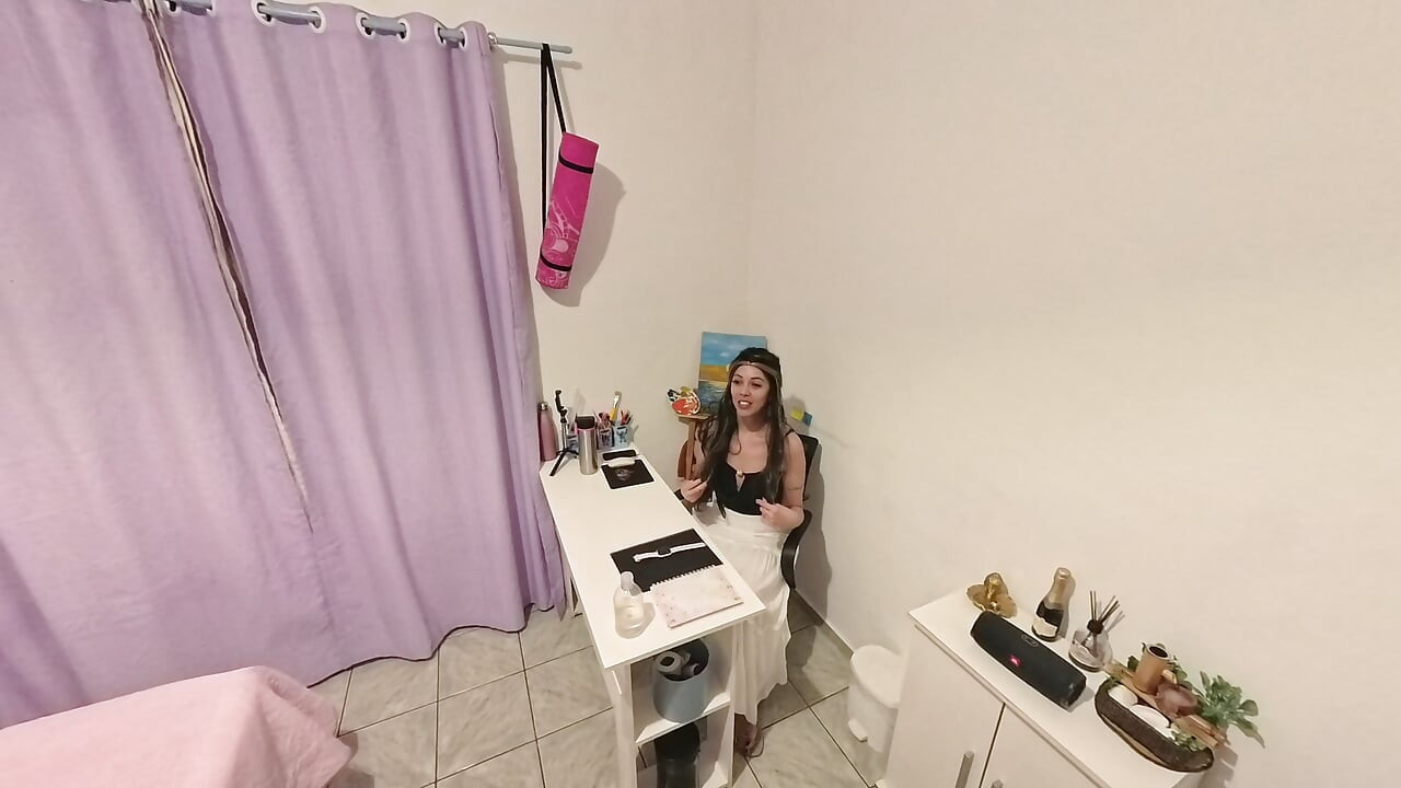 Îmi fut mama vitregă pe la spate în dormitorul ei. VEDERE LA PERSOANA 1