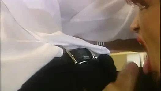 Fantastik azgın orta yaşlı seksi kadın büyük nostaljik boşalınmış bir yarağı emiyor ve sikiyor