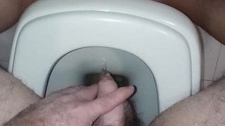 Pissing whit my soft cock on my hand