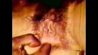 Američki starinski porno video sa velikim crnim kurcem koji jebe belu pičku