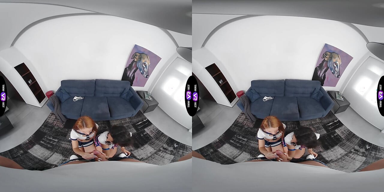 Mini Mitzi invita a Lucianna Luci para un trío de striptease y doble mamada divertida - tmwvrnet