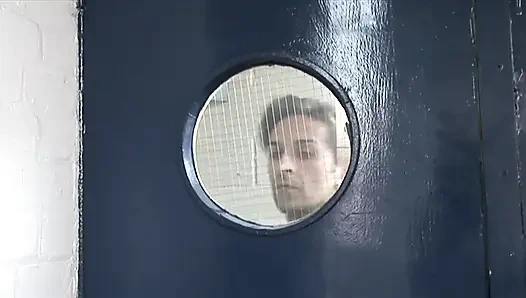 Şehvetli kız amının amcığı dölle dolu minyon görünüyor