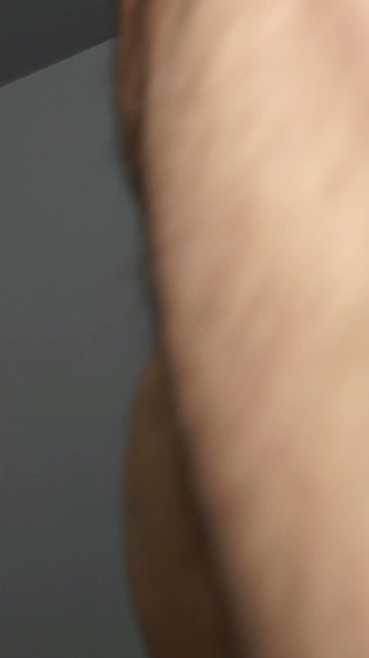 Jovem meia-irmã com tatuagens em anal secreto com meio-irmão