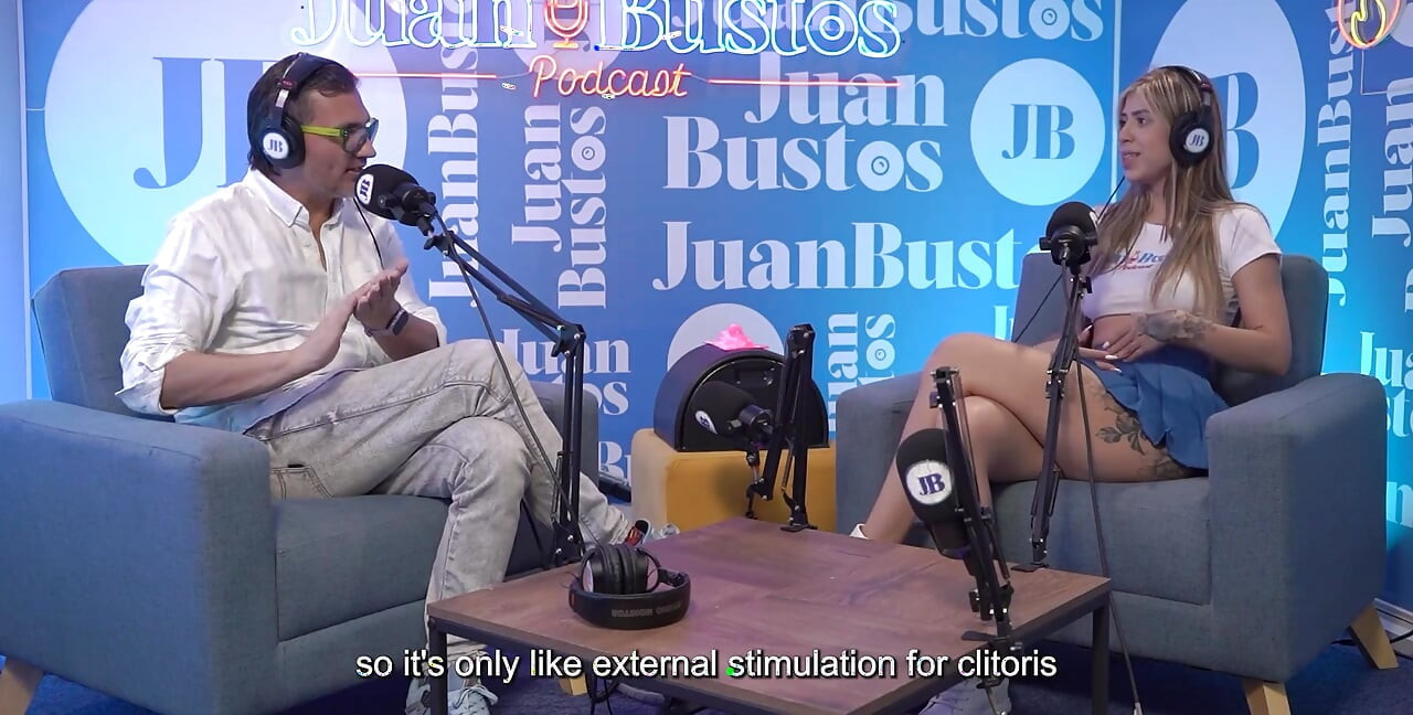 Beter dan haar speelgoed! Mollysmith spuit over de sybian-machine op de podcast van Juan Bustos