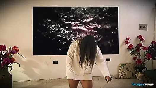 Korku filmi izliyorum ve tüm sütümü boşaltıyor