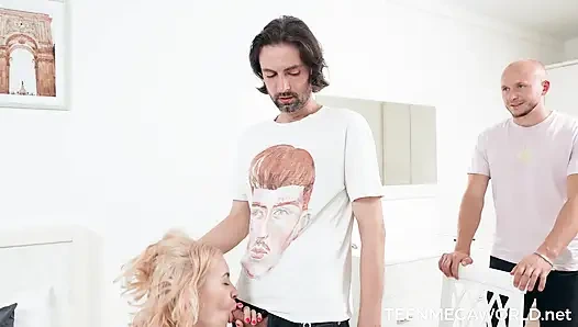 Video lengkap cewek hot rambut pirang lagi asik orgasme dua kali