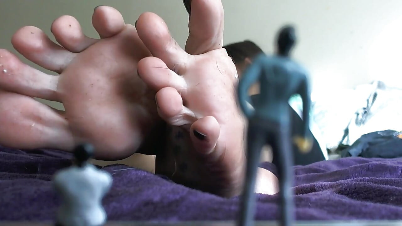 Giantess Tiny Man POV Foot Ignore