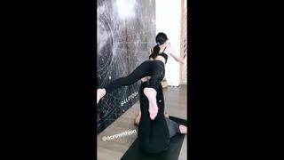 Victoria Justice - yoga (culo)