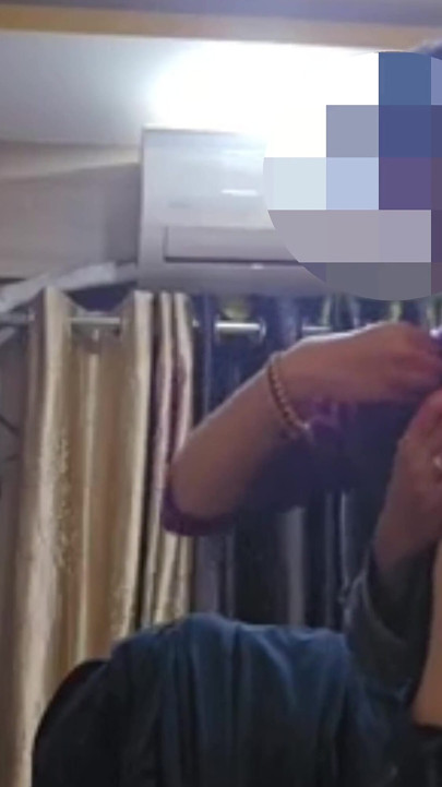 在酒店房間與美艷印度女孩快速口交和性愛