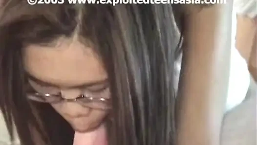 Exclusive Thai Amateur Bee, film lengkap, siswi kurus 18 plus, posisi cowgirl berdiri, pantat mungil, crot di muka yang nikmat.