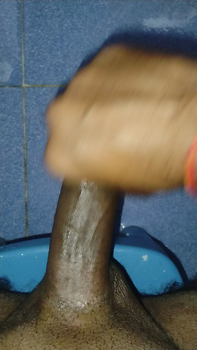Masturbated using aloe vera. It's a very smooth and highly enjoyable experience. Very useful for fucking.