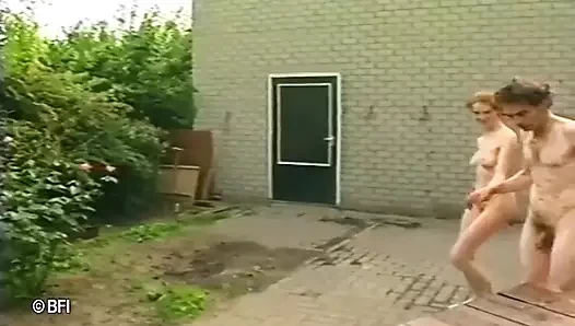 Açık havada nostaljik aksiyonda sikiş ve sidik