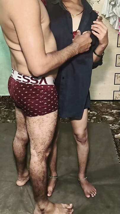 Desi indijska djevojka u doggy stilu, snažan orgazam, hardcore jebanje, prekrasna djevojka, tijesna pička, prvi put hardcore seks video