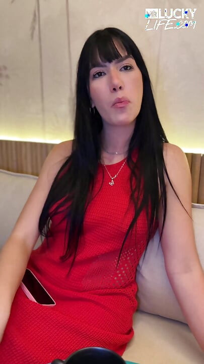 Latina-schätzchen Yenifer Chacon flirtet auf dem Dach
