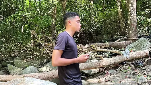 2 Latina swallow 2 cocks of strangers in the middle of the forest