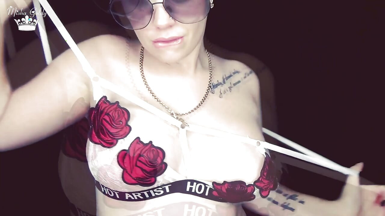 Wank all over beauty not over your ugly wife! Big tits and lips addiction!