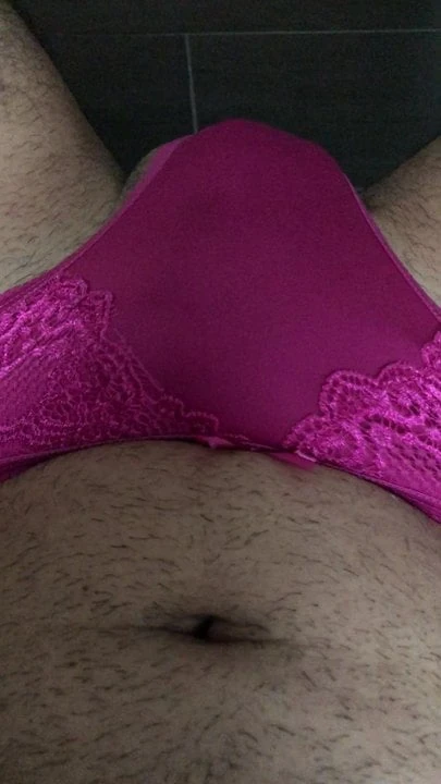 Mit Vibrator im Arsch in den Tanga gewixxt