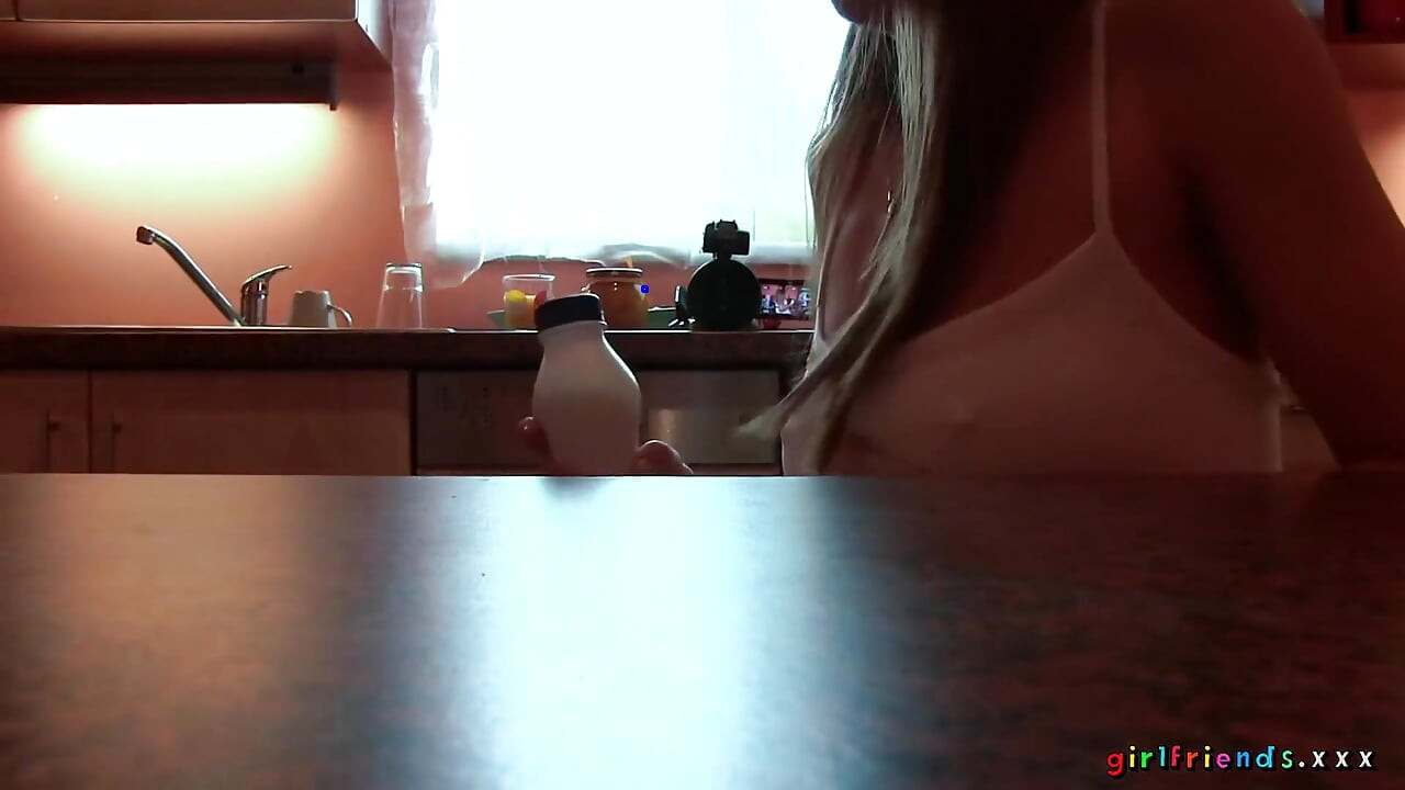 Girlfriends xxx - dándole a su amiga británica una gira por su coño c'zech