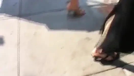 Sarışın ve esmer hatunlarla baştan çıkarıcı ayak fetişi oyunu