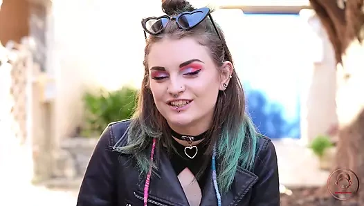 Trixy kitty di ruangan casting pertamanya