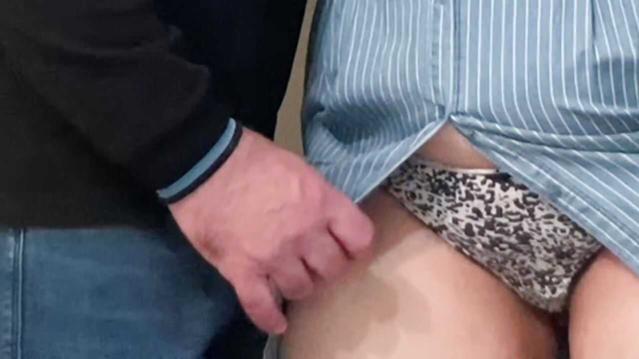 Orang Asing Sesat Menggosok Vagina Saya Di Kereta Bawah Tanah yang Sesak