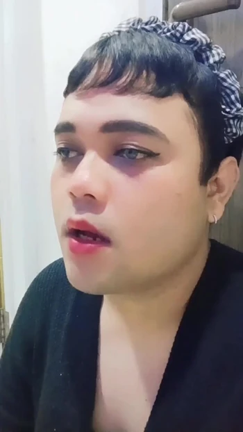 펨보이가 노래를 말했습니다.