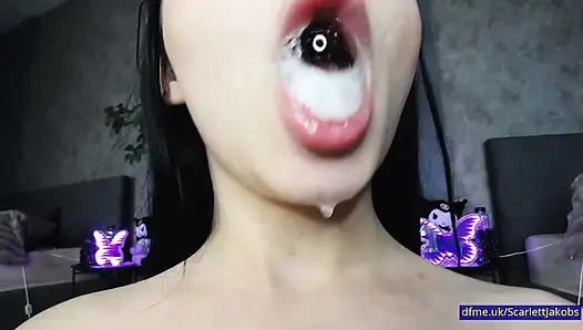 ScarlettJakobs hat die Art von Charme und französischen küssen, die Sie beobachten