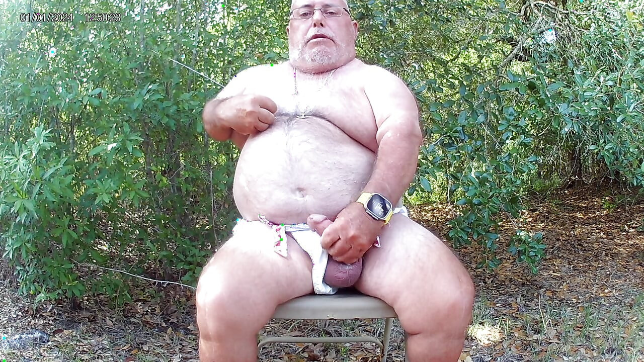 Mark Fletcher mi je polizao spermu i pljunuo je natrag na moj kurac.