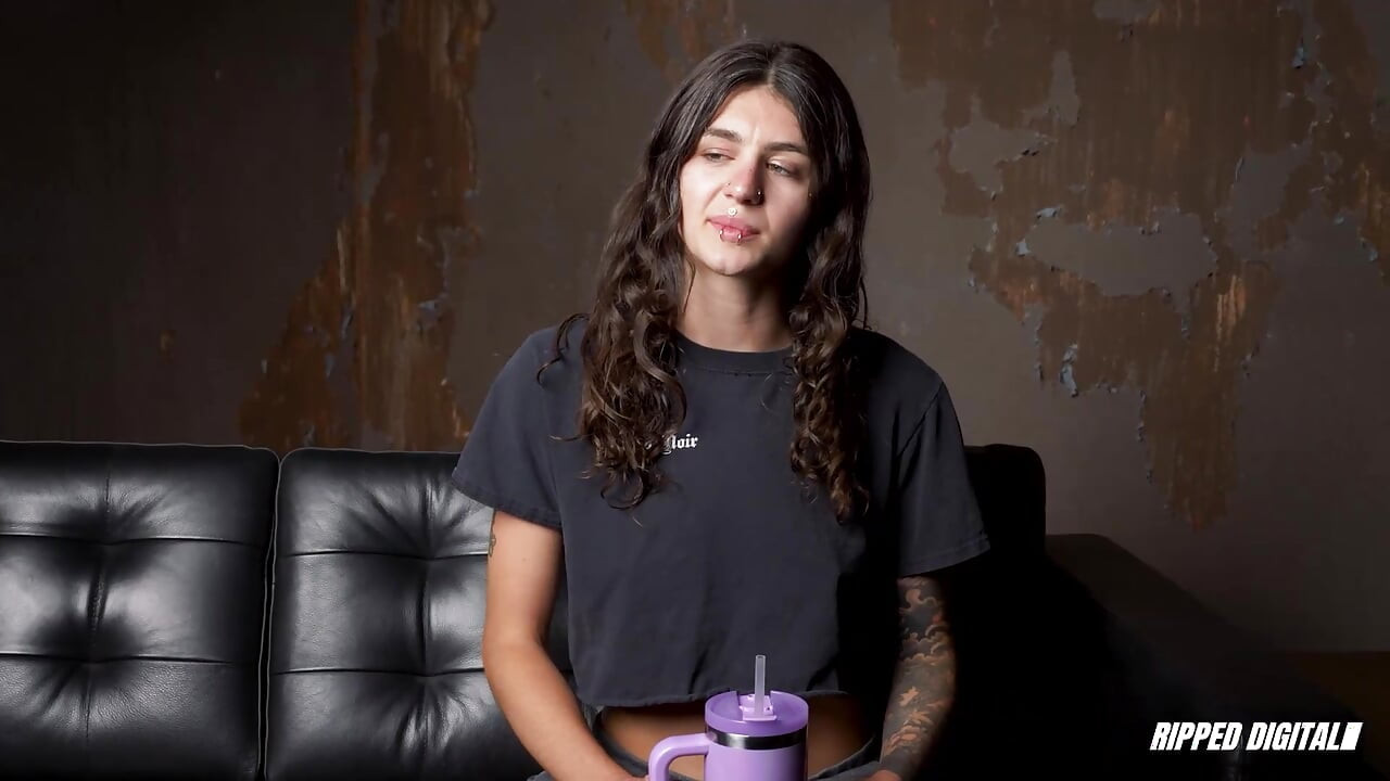 Ramona Vixen está babando de atormentar e implorar por prazer