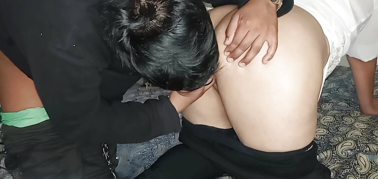 Eva lagi asik seks foursome sampai samael ngentot memeknya habis-habisan