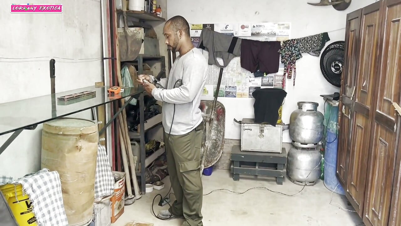 Contraté a un esposo de alquiler para hacer reparaciones en mi casa, algo que el de mi esposo no hace