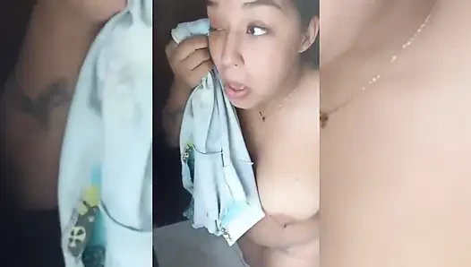 Я собираюсь отвести мою подругу в ночном клубе, чтобы она могла работать официанткой, но сначала я даю ей хороший трах раком