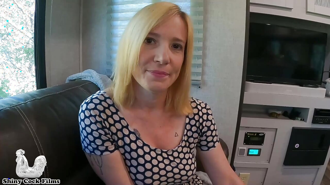 Die stiefmutter des besten freundes ist verzweifelt nach aufmerksamkeit und meinem sperma - Jane cane, Glänzende schwanzfilme