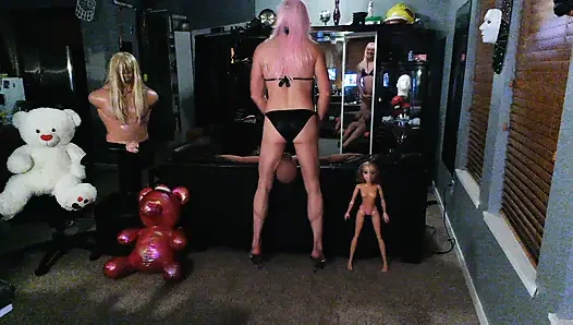 JoeyBikini Sexy Bikini Butt in a Black Bikini with Dolls
