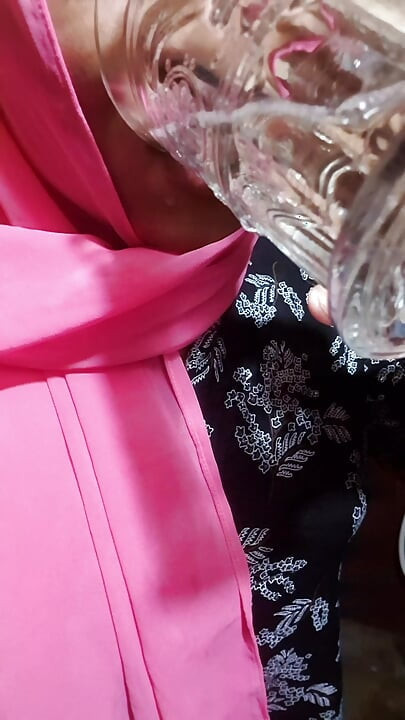 Indiana quente hijabi crossdresser transsexual dedilhando sua bunda