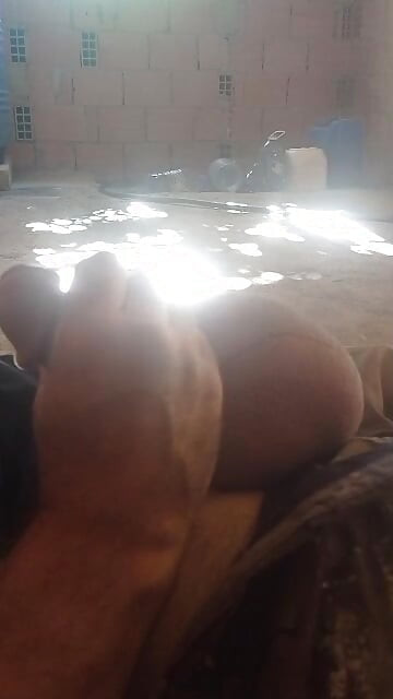 Handjob under the sun at the construction site