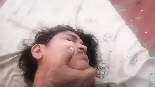Desi stiefmutter will ihre Vergina mit ihrem stiefsohn teilen