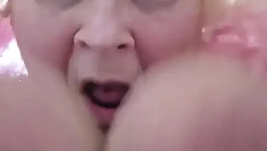 Kadın arkadan sikiliyor