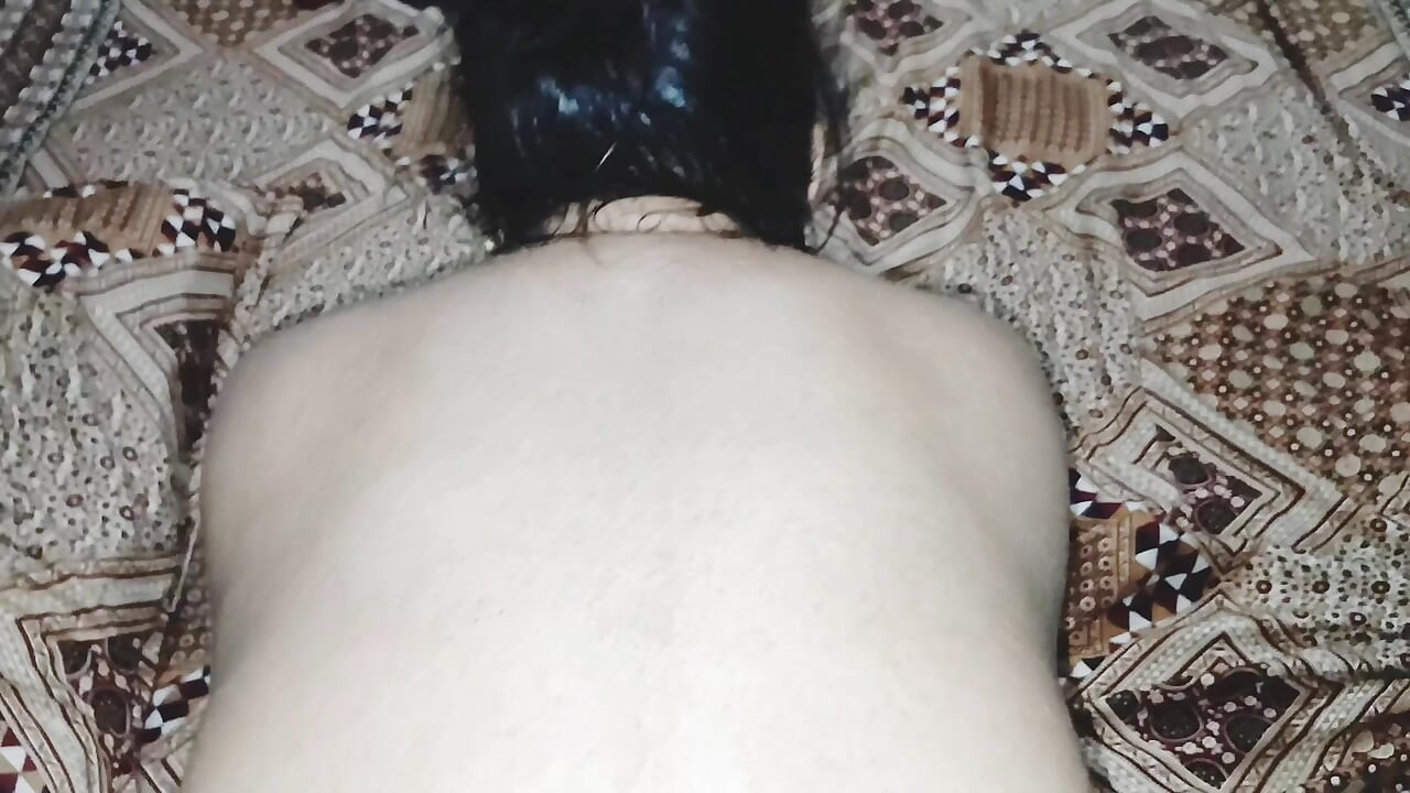 パキスタンのフレンドリーで気難しい彼女へのアナル罰