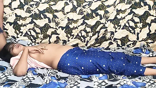 Bhabhi ne Apne Boyfriend ko Bulaker karai apni choot ki chudai