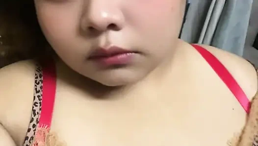 Filipinli üvey kız kardeşim tesettürünü çıkardı ve bu videoyu benim için telefonunda çekti.