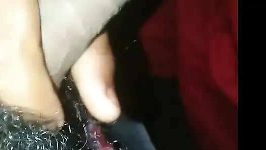 Heute spielte meine freundin mit meinem schwanz, und ich genoss es unermesslich, also, um ihr Vergnügen zu bereiten, habe ich ihre muschi geleckt.