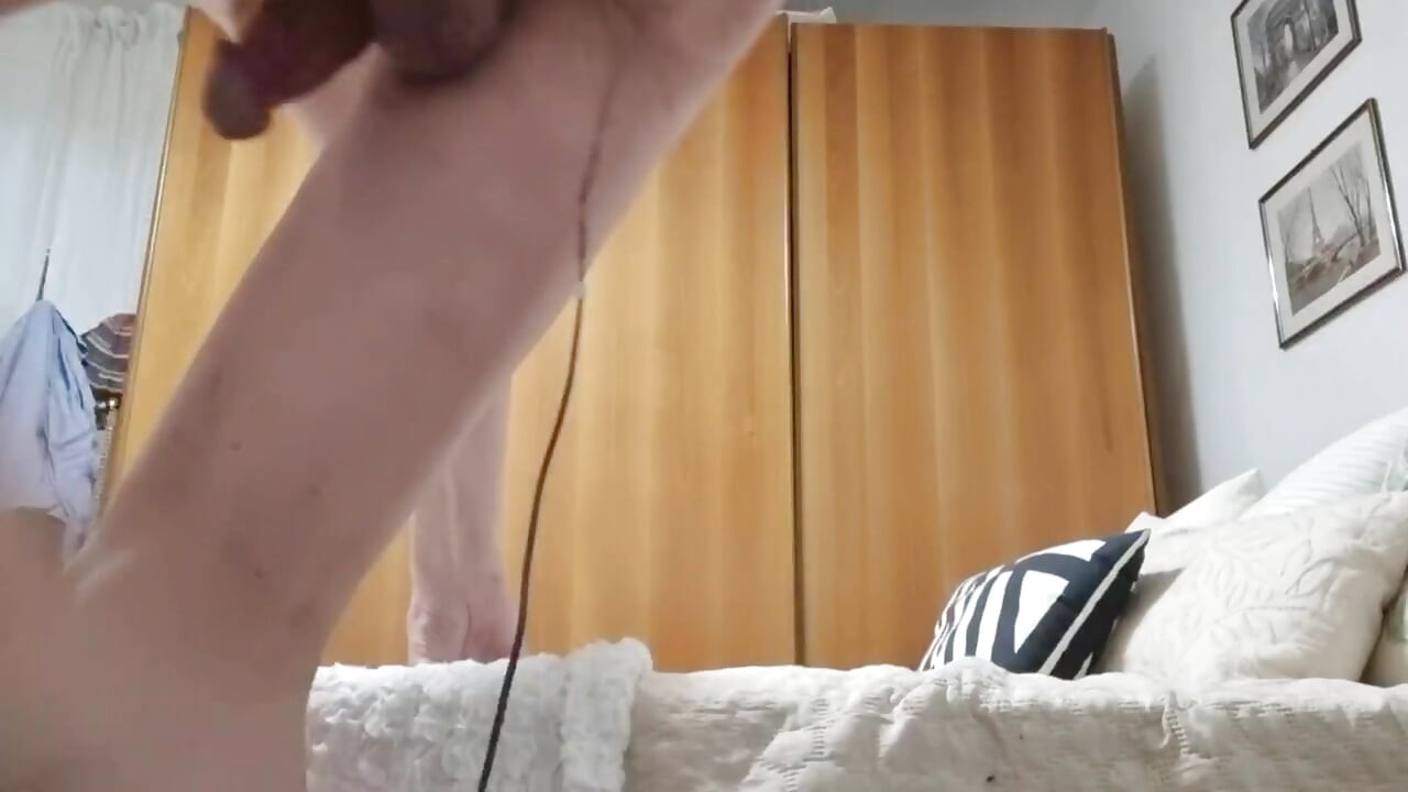 Electrostimulation to cum