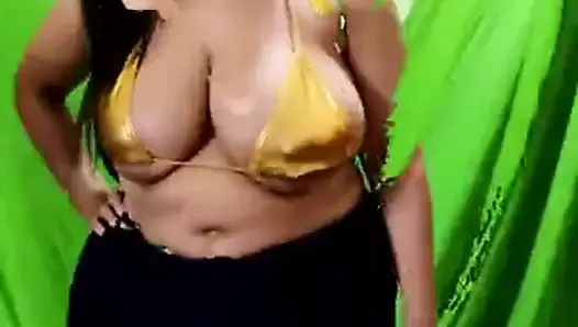 My sexy Shona bhabi in golden bikini saree