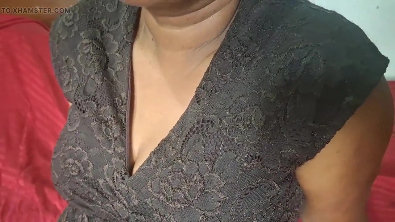 Temizlikçi kadın azgın bayan yatak odasında çok seksi