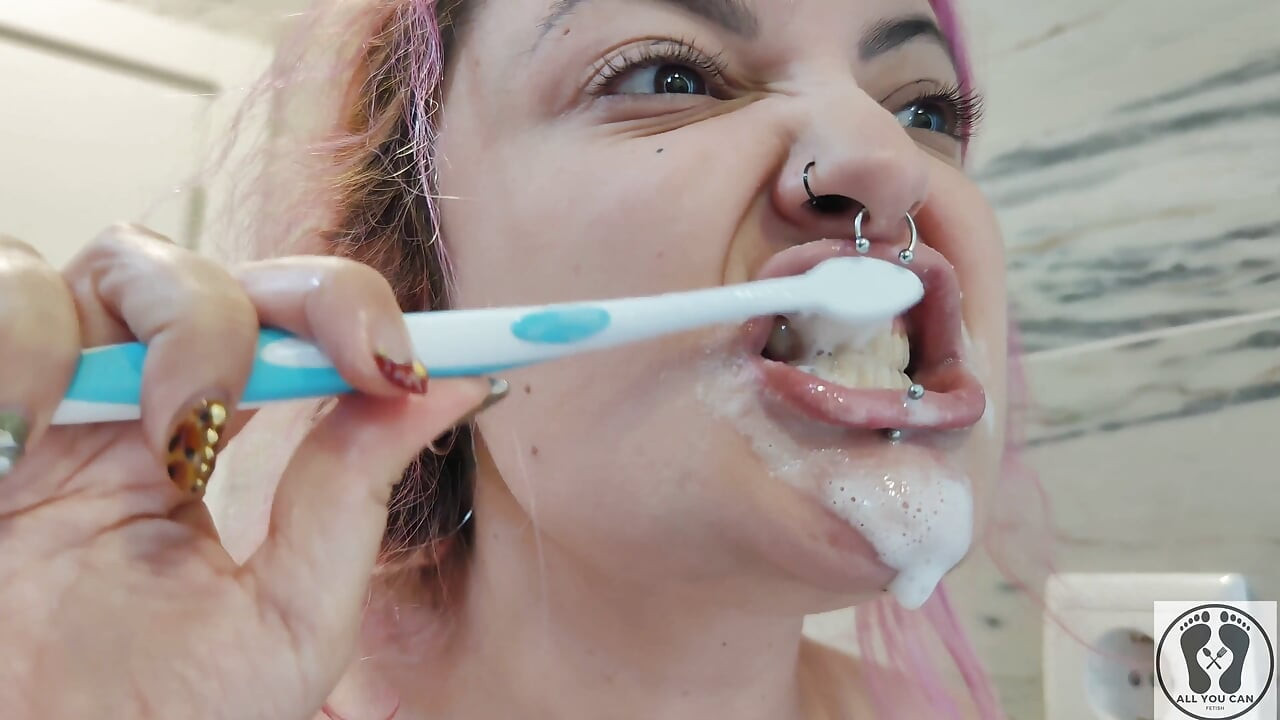 4K Tongue Mouth Uvula Face Toothbrushing Good Quality Image